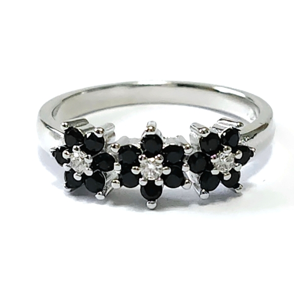 Silver black onyx flower Ring - Picture 3 of 12